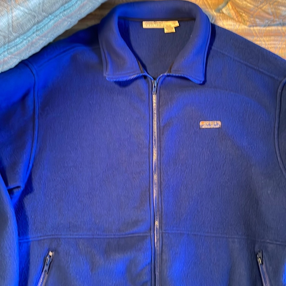 Eddie Bauer royal blue zipper sweatshirt with front zipper pockets.
